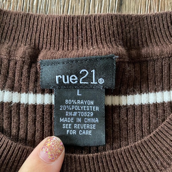 4/$20 Rue 21 Sweater - Picture 3 of 4